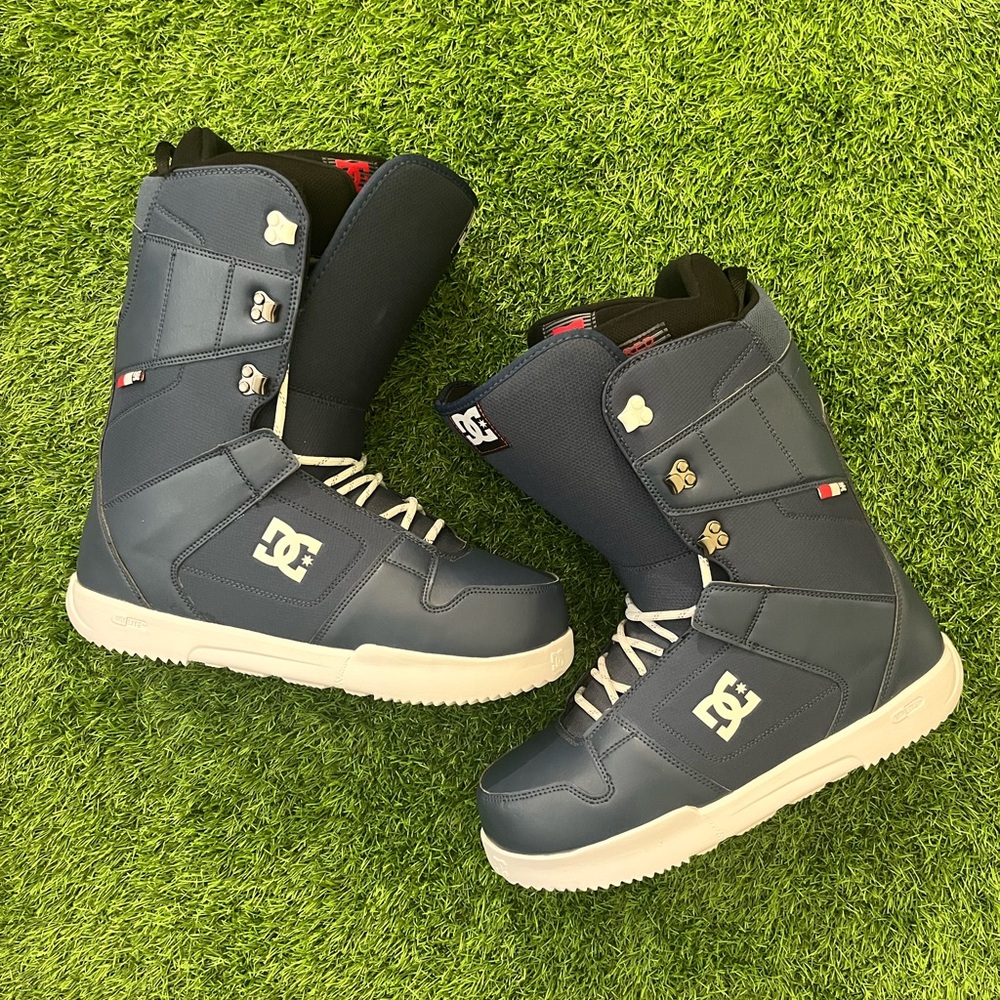 Brand New DC Snowboard Boots in Blue and White Size 13